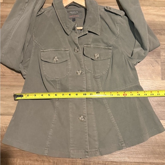 Torrid Woman Size Med Light Olive Green Twill Peplum Military Utility Jacket NWT - Picture 7 of 9